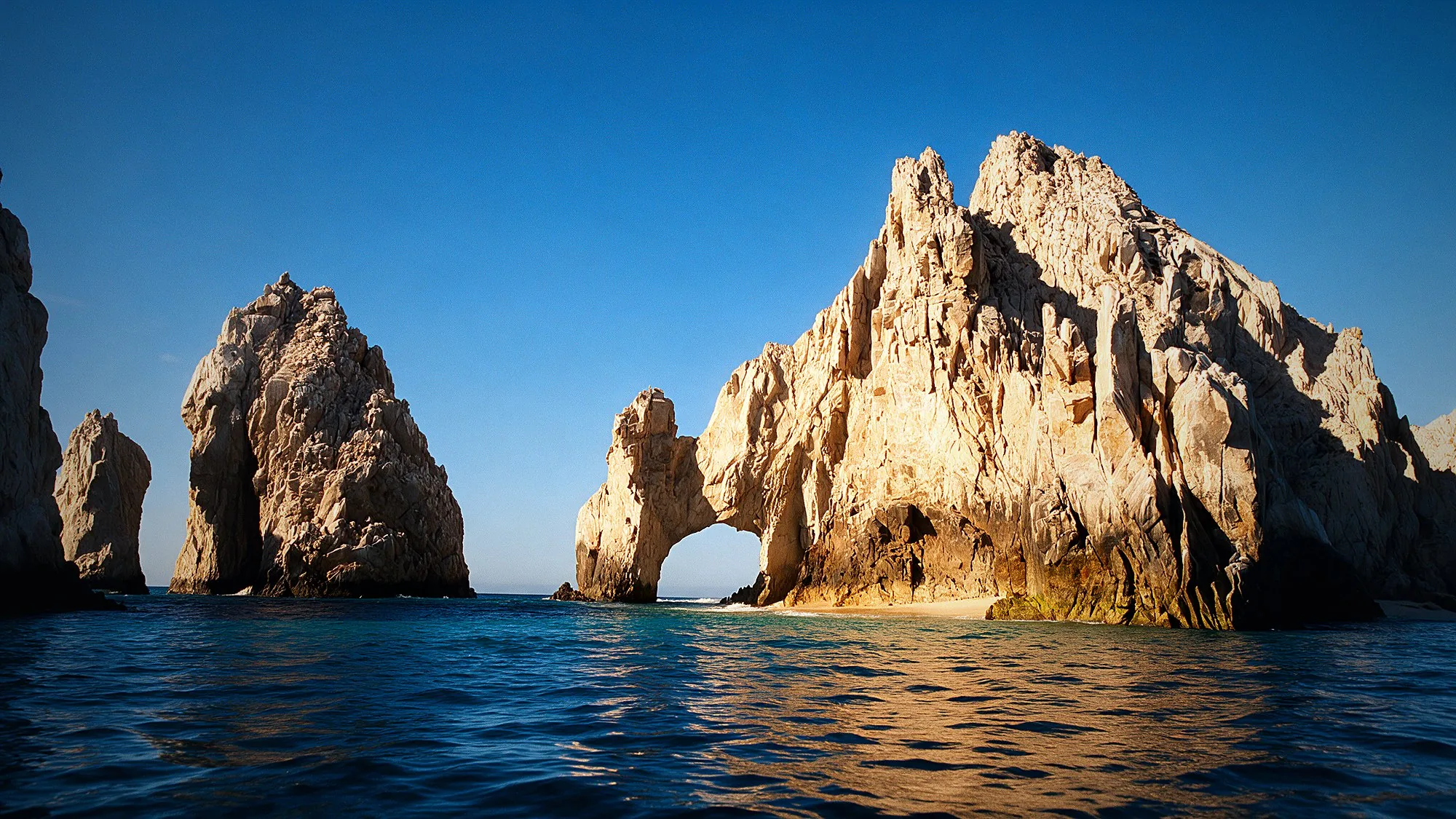 El Arco de Cabo San Lucas visto desde el mar